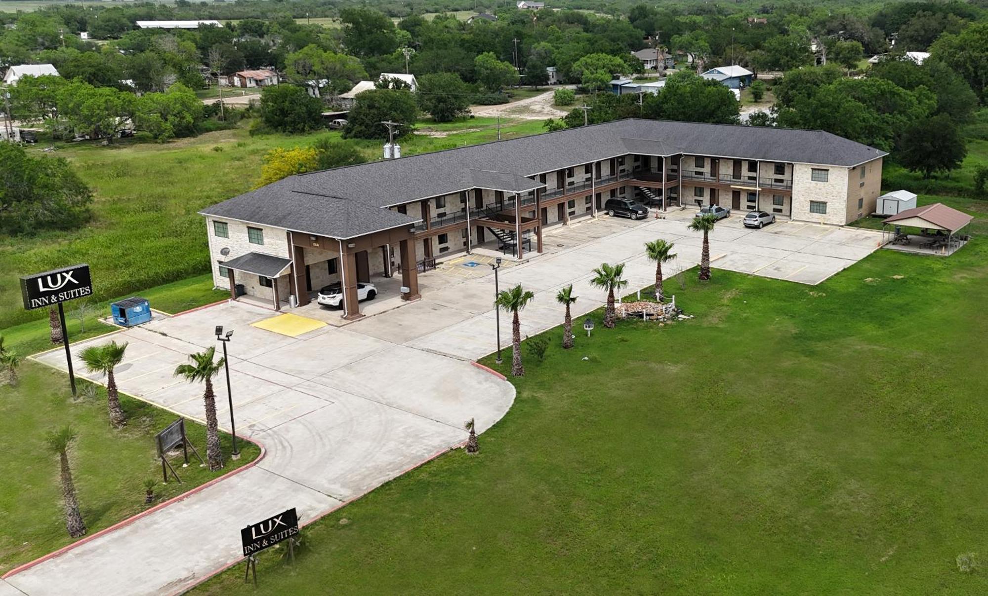 Lux Inn And Suites Three Rivers Exterior foto